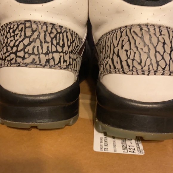 Selling a pair of preowned Nike High sc trainer. - Picture 10 of 11